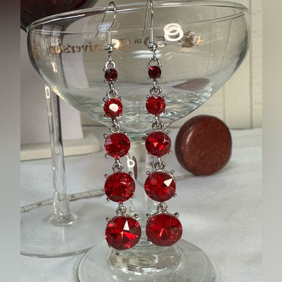 Long silvertone sparkling red rhinestone earrings - Picture 1 of 5